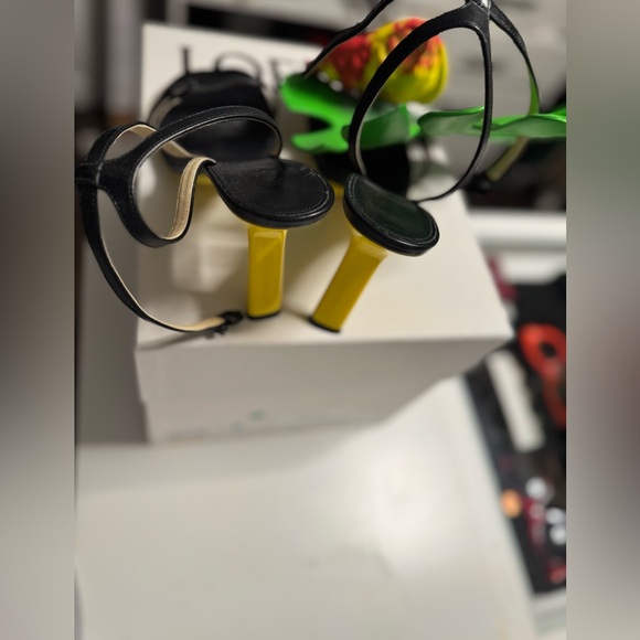 Loewe Petal Leather Sandal Size 40 Worn for
20 mins indoors - Picture 4 of 7